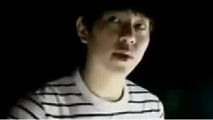 因无法上台而流泪的成员