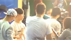 Jr. & Yugyeom 摔跤练习