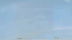 吴亦凡隔窗比爱心