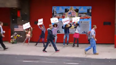 You're Never Fully Dressed 电影宣传版