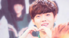 鹿晗亮相两周年