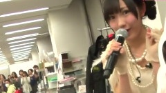 AKB48 まゆゆソロ 初ライブは意外な场所 新闻报道 12/03/01