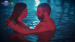 През сълзи обичам те