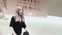 泰妍SOLO签名会无脸男成功吸引了泰妍的注意力CUT一则