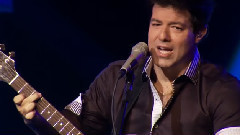 Sentado À Beira Do Caminho