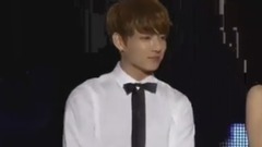 退场时向台下鞠躬的MC田柾国