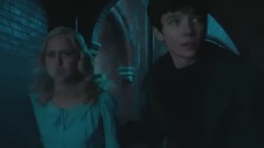 电影<佩小姐的奇幻城堡>精彩片段之Hold Barron Back