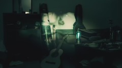 Somnar full vaknar tom