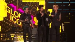Green Day Accept Global Icon Award