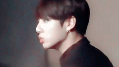 从外场进入场内的田柾国