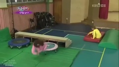 120505 太妍&Narsha上衣套住下身賽跑青春不敗2Ep22