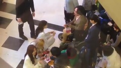 少时下台为行动不方便粉丝签名