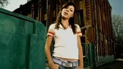 Мальчик ищет маму