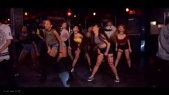 模仿翻跳泫雅热曲