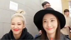 林允儿公开金孝渊的包包