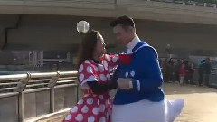 电视剧<放弃我抓紧我>幕后花絮:薇薇亦度童心未泯强势卖萌超可爱