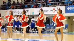 球队福利!听-狼-呐喊声!啦啦队女王化身性感麋鹿