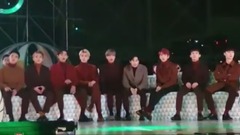 台下观看玩火舞台的反应