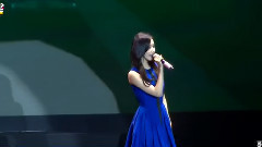 允儿快闪台湾见面会 甜唱"简单爱"好迷人