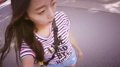 这个妹子把滑板玩出了花