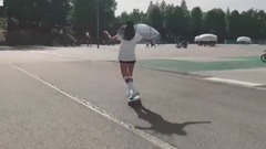 滑板也能玩的这么清新脱俗