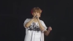 伯贤咬世勋的手臂