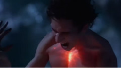 电影<他是龙>曝终极海报预告片