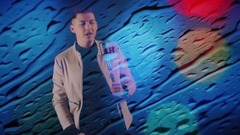 FEMEIE CU CHIP DE INGER