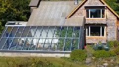 一年四季种植食物和热量存储温室在你家里