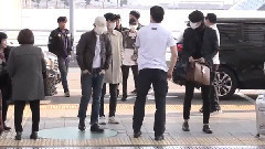 EXO赴大马机场遭围堵