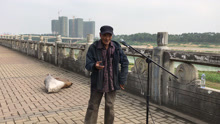  - 老乞丐现场连唱四首歌曲，好听