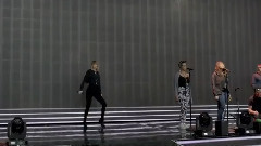 Taylor Swift - Super Saturday Night Behind-The-Scenes
