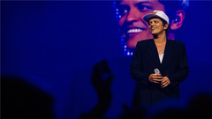 Bruno Mars - Versace On the Floor(现场版)