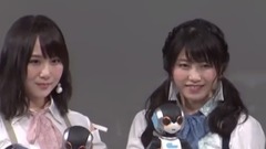 AKB48,ロボットと"恋チュン"ダンス