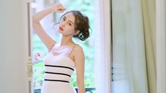 Dior中国区品牌大使angelababy现身Dior典藏馆观展