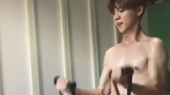 鹿晗更新INS视频一则 没有器械也得练