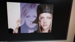 网友用软件半透明图层对比艾薇儿2003年和2013年照片