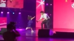 阿拉蕾现身董力见面会片段 cut