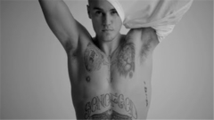 尖叫声,比伯最新黑白写真预告短片!