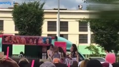 少女时代的姐妹们为SONE准备应援车