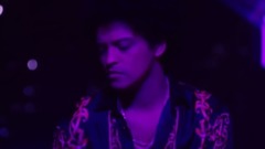 Bruno Mars - Versace On The Floor