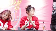 Holiday Night 签名结束