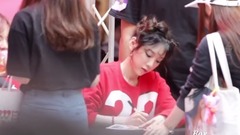 Holiday Night 粉丝签名