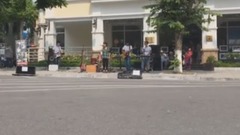 2 Em Tây Ngẫu Hứng Trên Phố Đi Bộ