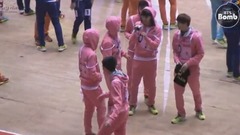 偶像运动会上和阿米们互动~防弹实力宠阿米呀