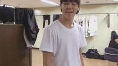 Focus on JIMIN’S come hither look & Twitter合照