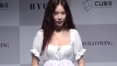 泫雅携六辑性感回归