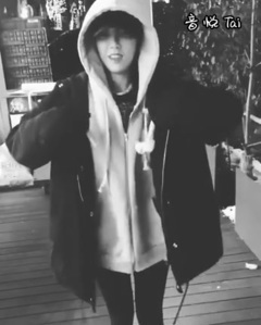 少女时代,太妍(少女时代) - 泰妍跳twice