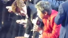 芭莎慈善夜 鹿晗 俯卧撑