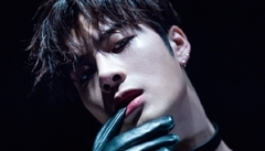 王嘉尔:突破束缚.展现青春荷尔蒙 _<风度men's uno Young!>9月号封面